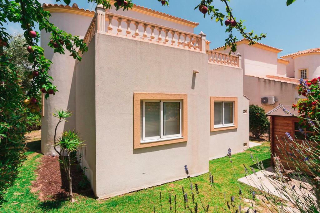 Bright Villa With Salt Water Pool El Campello Bagian luar foto