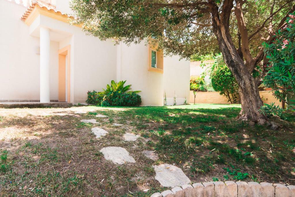 Bright Villa With Salt Water Pool El Campello Bagian luar foto